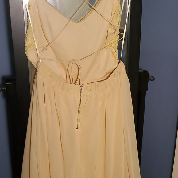 Yellow formal dress - Picture 3 of 4
